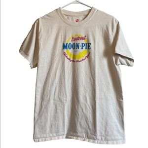 Moon pie graphic tee 😌